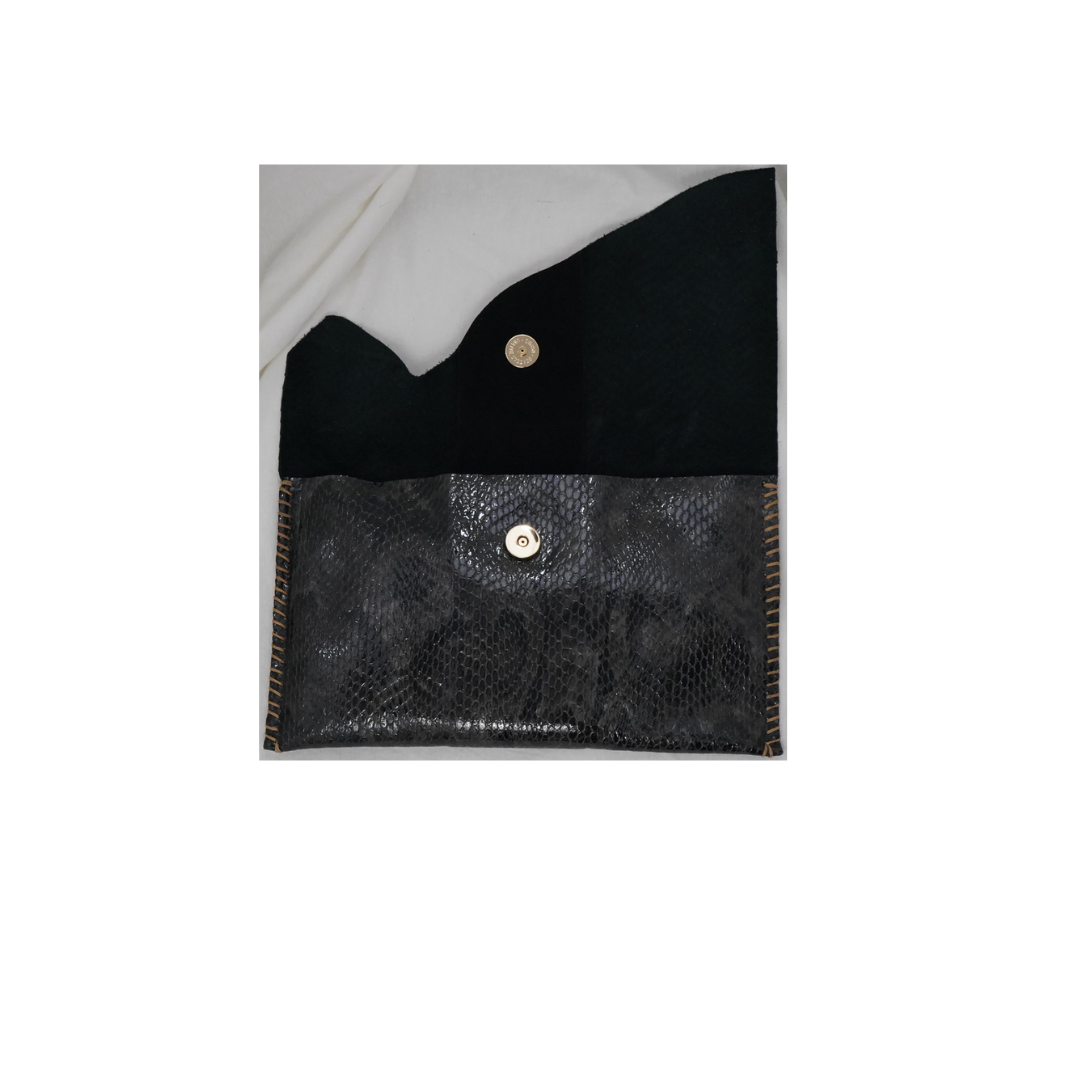 zWL24 Snake Pattern-Black 01 Clutch - Only Available Off-Line in Roma Store