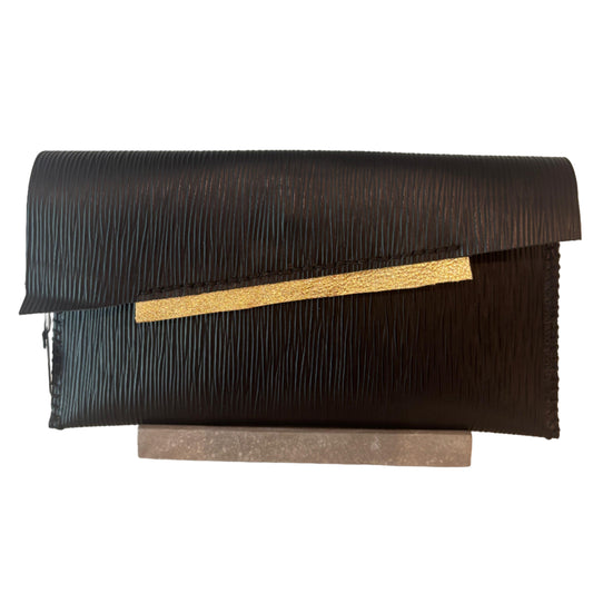 FL25 Leather Line Pattern Black and Gold 01 Clutch z