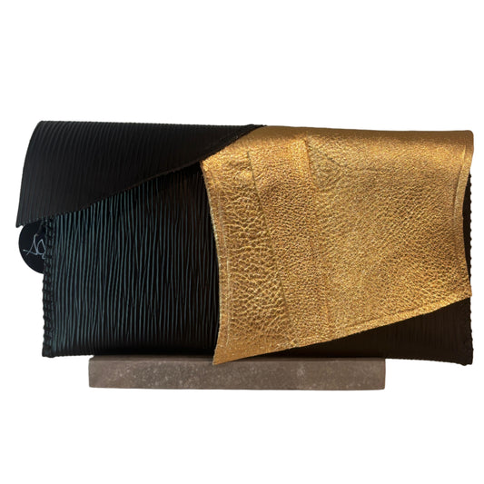 FL25 Leather Line Pattern Black and Gold 02 Clutch z